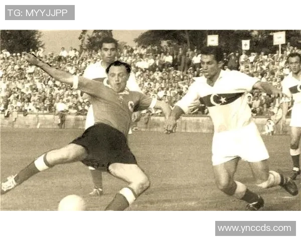 军字当头的足球明星们展现风采与荣耀的传奇故事 军字当头的足球明星们展现风采与荣耀的传奇故事